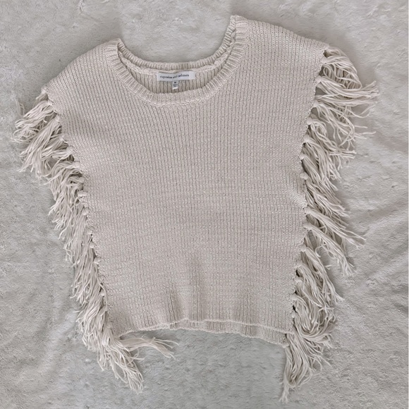 NWOT- CUPCAKES & CASHMERE Revolve Napa Fringe Poncho in Ivory - Picture 5 of 14